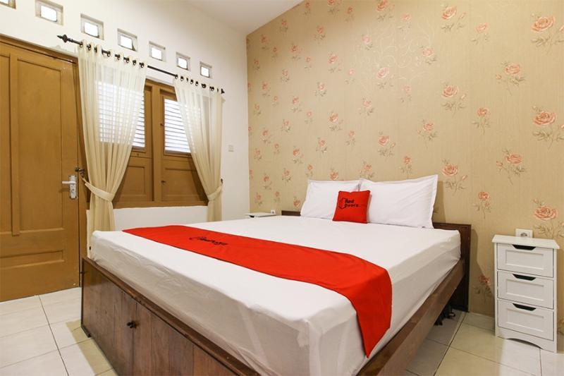 Reddoorz Near Rs Sarjito Yogyakarta Hotell Exteriör bild